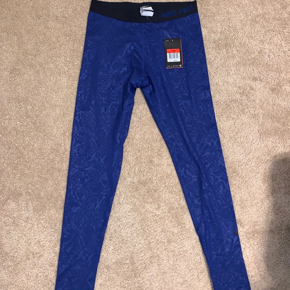 NWT Women’s Nike Pro Dri-Fit Leggings